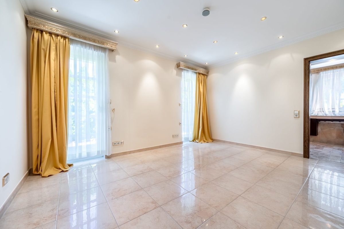 Immobilienangebot - Hamburg / Volksdorf - Alle - Repräsentative Villa mit exklusiver Ausstattung in bester Lage von Hamburg-Volksdorf!