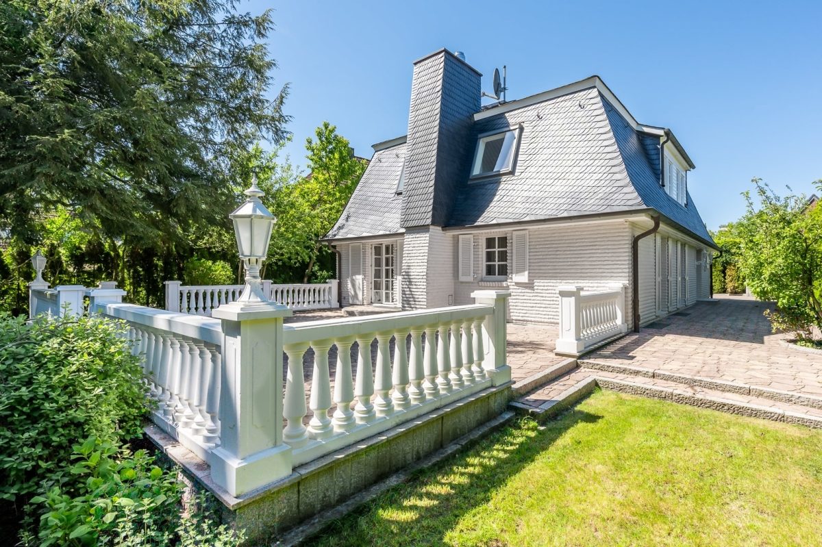 Immobilienangebot - Hamburg / Volksdorf - Alle - Repräsentative Villa mit exklusiver Ausstattung in bester Lage von Hamburg-Volksdorf!
