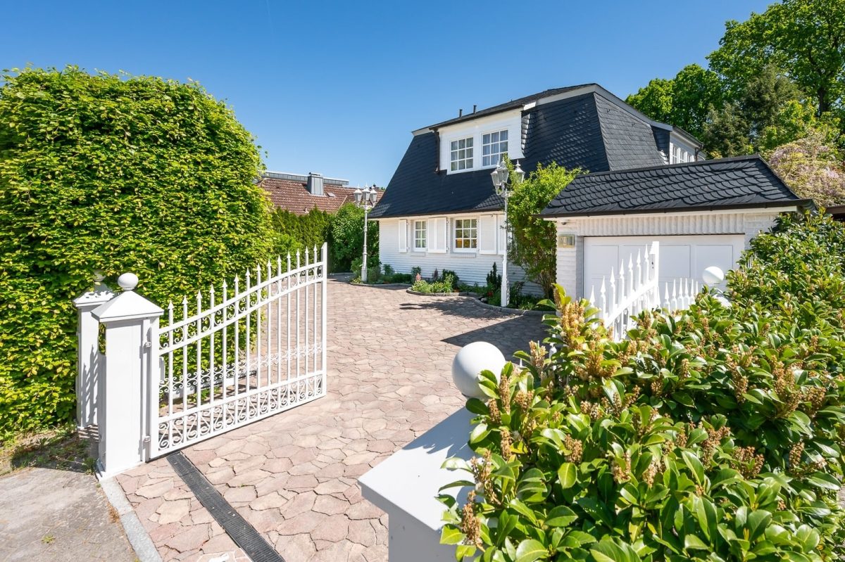 Immobilienangebot - Hamburg / Volksdorf - Alle - Repräsentative Villa mit exklusiver Ausstattung in bester Lage von Hamburg-Volksdorf!