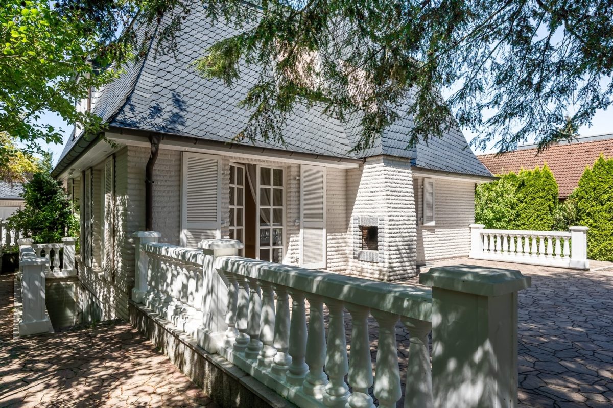 Immobilienangebot - Hamburg / Volksdorf - Alle - Repräsentative Villa mit exklusiver Ausstattung in bester Lage von Hamburg-Volksdorf!