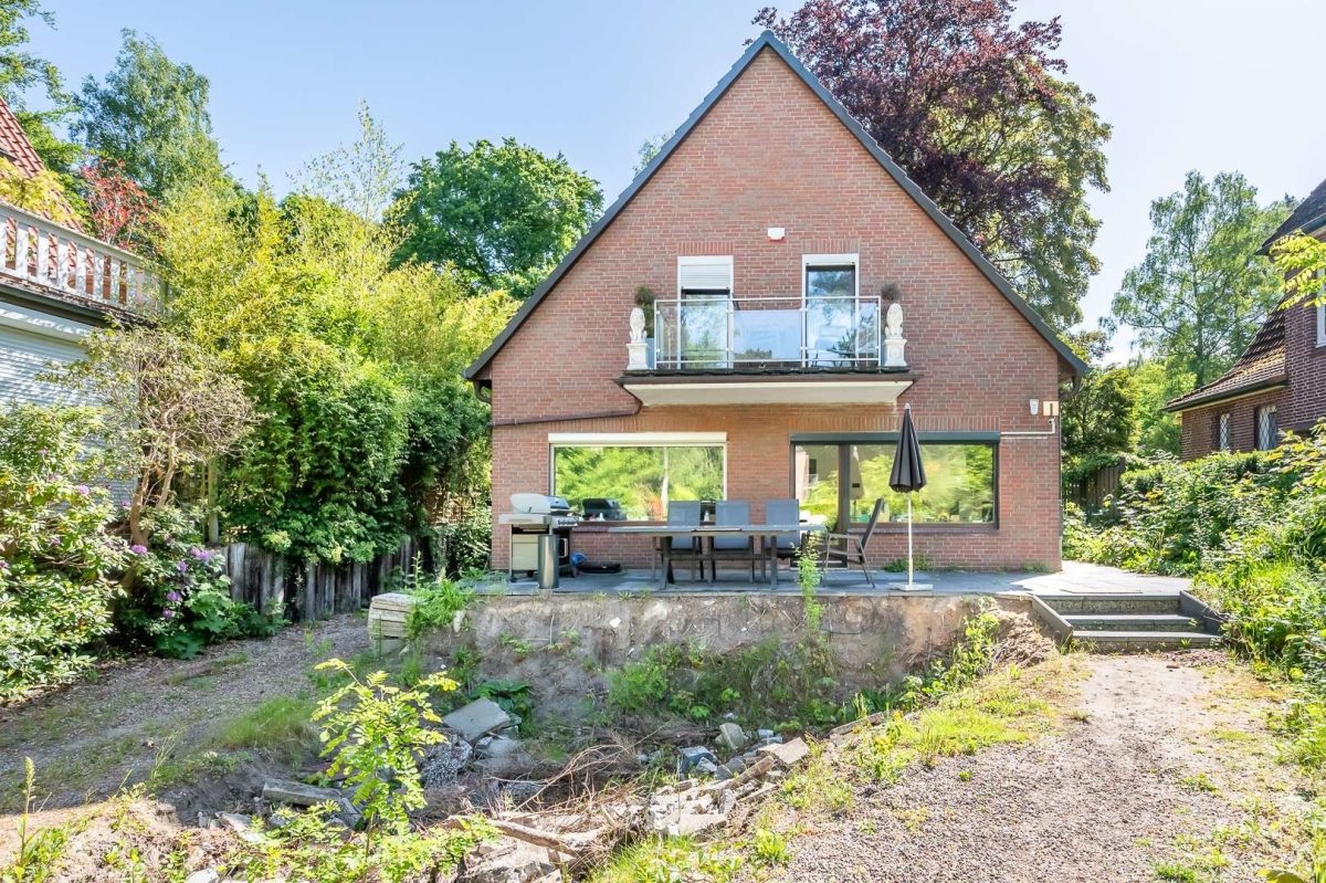 Immobilienangebot - Hamburg / Rissen - Alle - Grundstück in begehrter Lage mit Altbestand, Bebaubar Einzel- u. Doppelhäuser, B-Plan 1 VG max. 2 WE