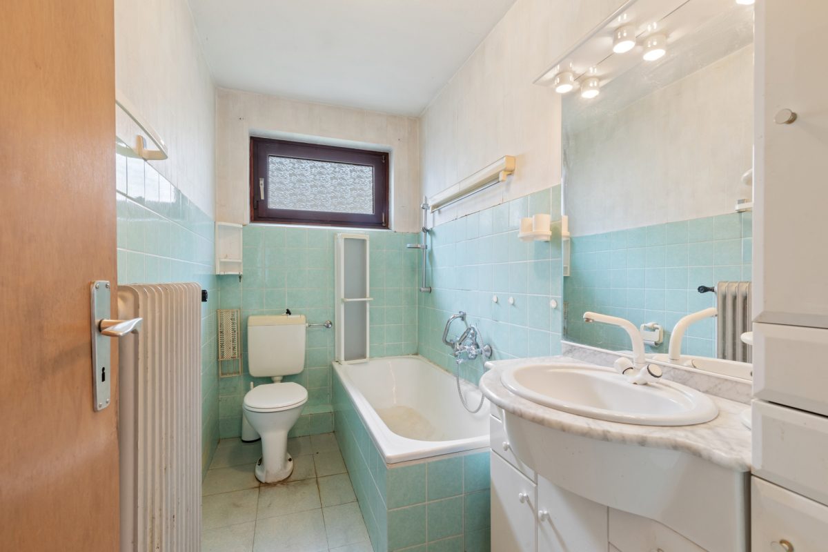 Immobilienangebot - Hamburg / Rahlstedt - Alle - Wer macht mich wieder schön?! Einfamilienhaus in ruhiger Nebenstraße nah am Naturschutzgebiet !