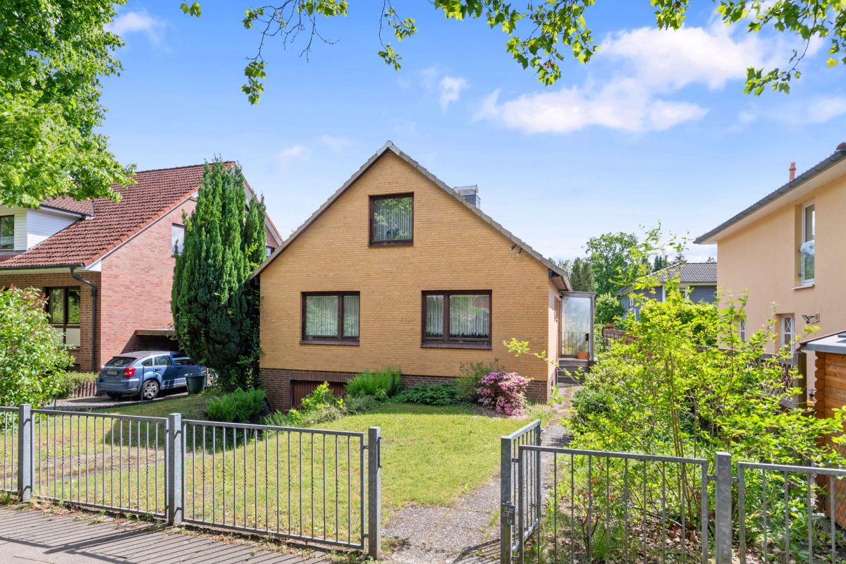 Immobilienangebot - Hamburg / Rahlstedt - Alle - Wer macht mich wieder schön?! Einfamilienhaus in ruhiger Nebenstraße nah am Naturschutzgebiet !