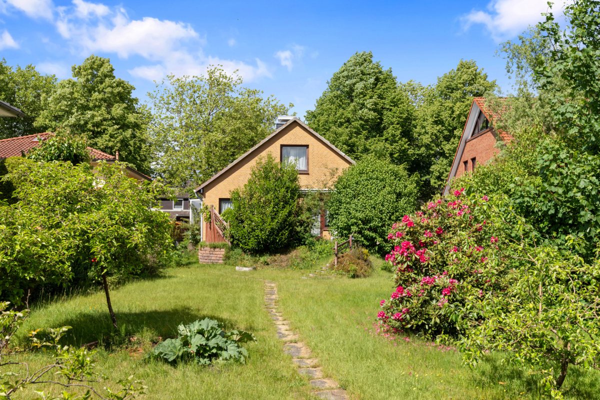 Immobilienangebot - Hamburg / Rahlstedt - Alle - Wer macht mich wieder schön?! Einfamilienhaus in ruhiger Nebenstraße nah am Naturschutzgebiet !