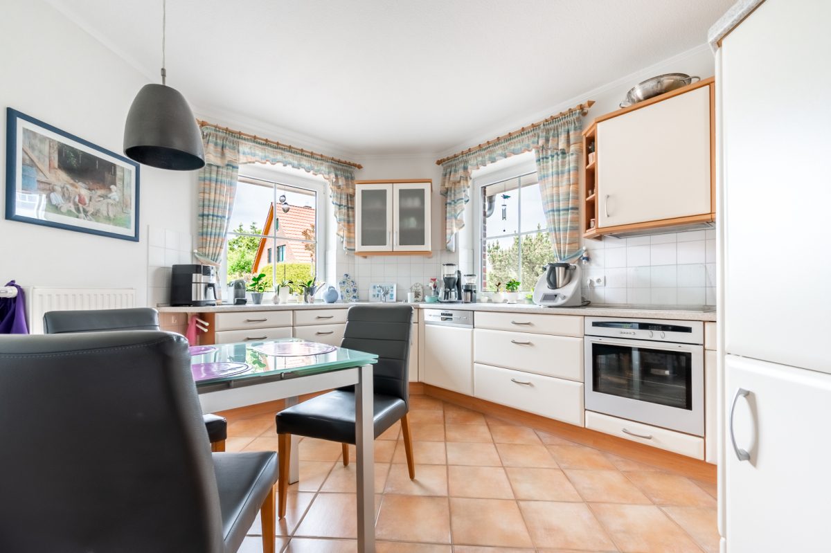 Immobilienangebot - Sahms - Alle - Wohlfühloase am Sackgassenende: Niedrigenergiehaus mit wunderschönem Garten, Ausbauoption und Carport