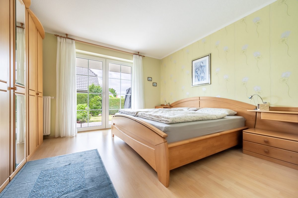 Immobilienangebot - Sahms - Alle - Wohlfühloase am Sackgassenende: Niedrigenergiehaus mit wunderschönem Garten, Ausbauoption und Carport