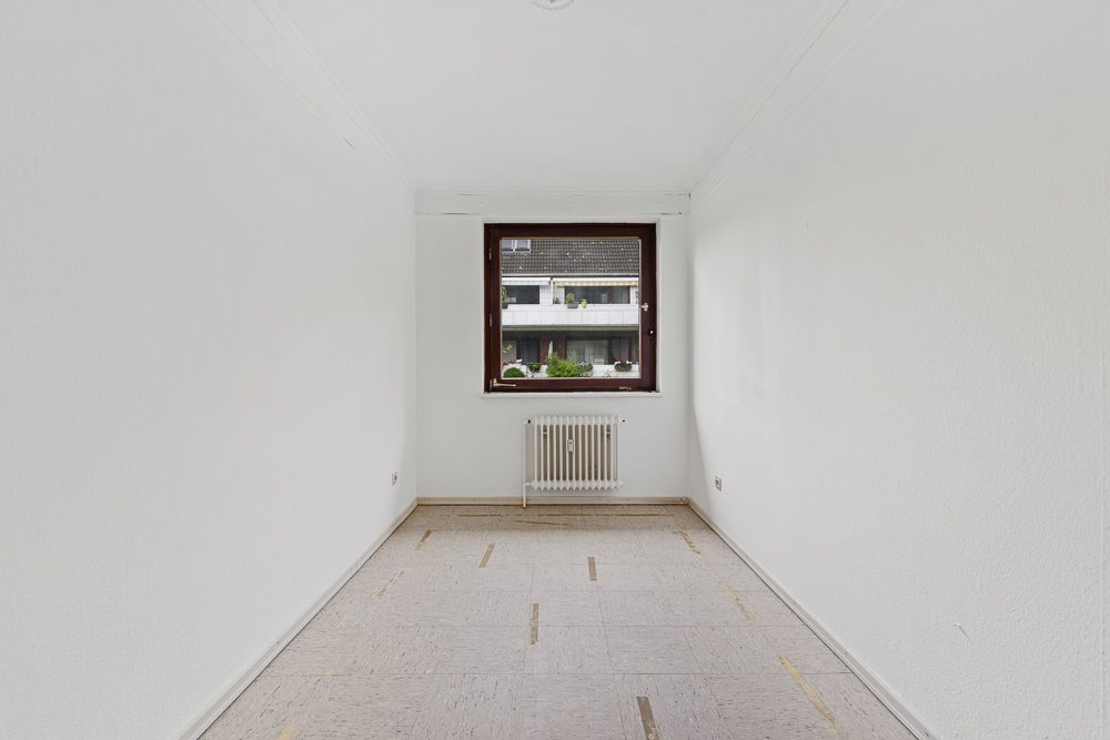 Immobilienangebot - Hamburg / Meiendorf - Alle - Großzügige 4-Zimmer-Wohnung mit Balkon, Keller und 2 Tiefgaragenstellplätzen in ruhiger Sackgassenlage