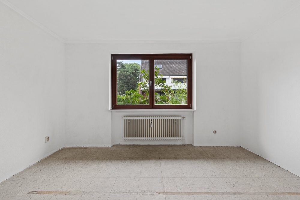 Immobilienangebot - Hamburg / Meiendorf - Alle - Großzügige 4-Zimmer-Wohnung mit Balkon, Keller und 2 Tiefgaragenstellplätzen in ruhiger Sackgassenlage