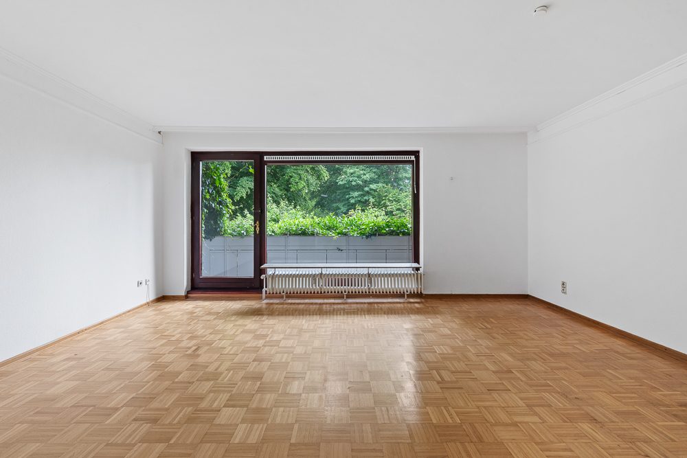 Immobilienangebot - Hamburg / Meiendorf - Alle - Großzügige 4-Zimmer-Wohnung mit Balkon, Keller und 2 Tiefgaragenstellplätzen in ruhiger Sackgassenlage