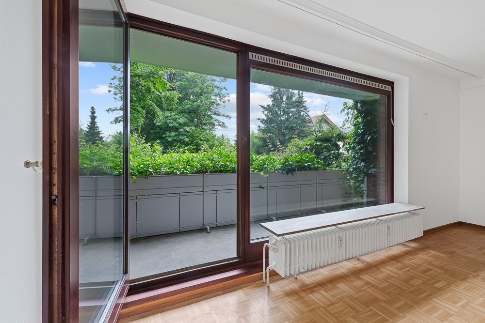 Immobilienangebot - Hamburg / Meiendorf - Alle - Großzügige 4-Zimmer-Wohnung mit Balkon, Keller und 2 Tiefgaragenstellplätzen in ruhiger Sackgassenlage