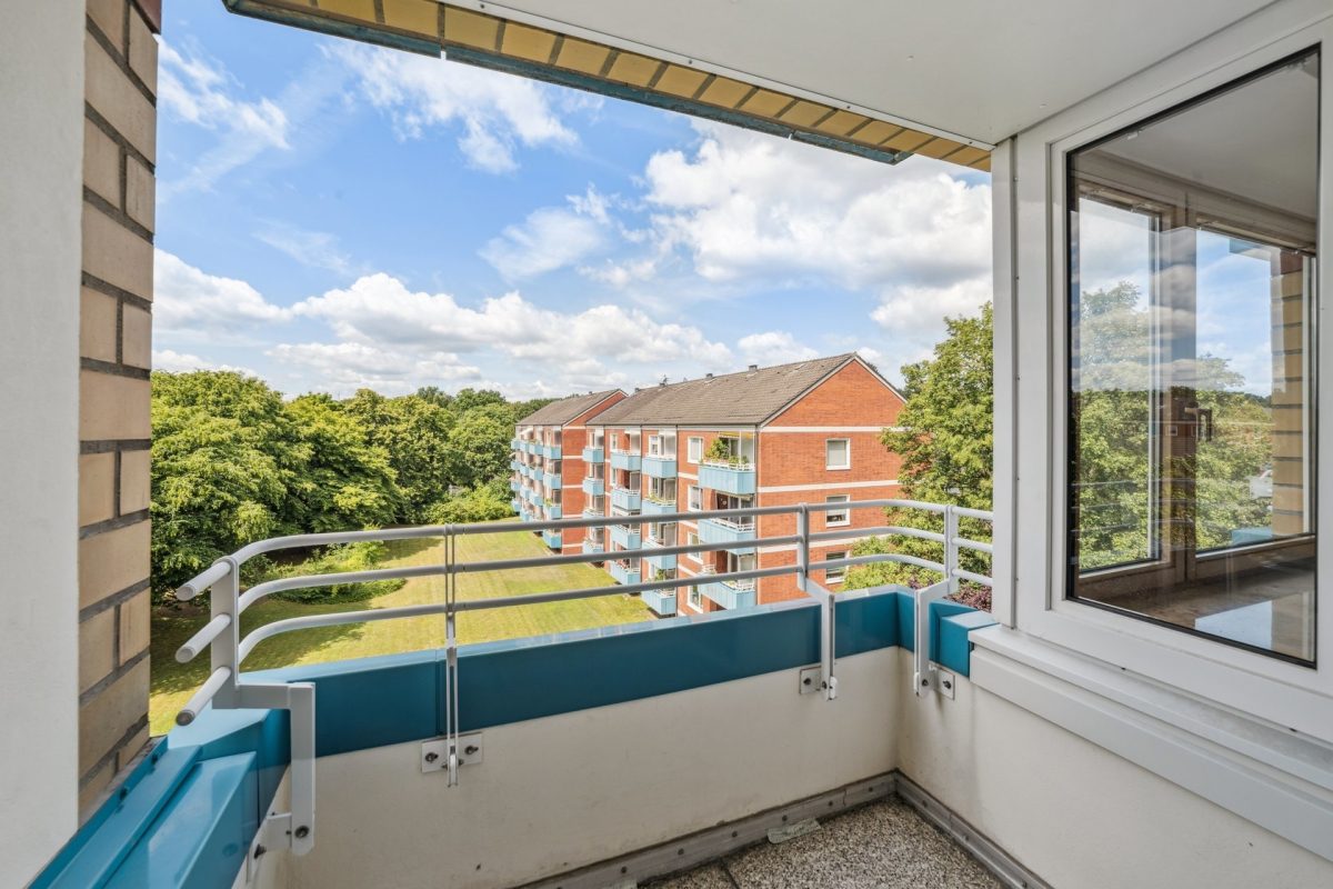 Immobilienangebot - Hamburg / Sasel - Alle - Schöne 1-Zimmer-Wohnung: Mit überragendem Blick ins Grüne über die Dächer von Hamburg-Sasel