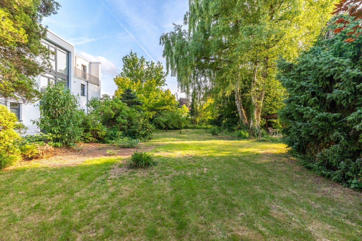 Immobilienangebot - Hamburg / Farmsen-Berne - Alle - Projektchance in Hamburg-Farmsen: Wohnbaugrundstück für bis zu 3 Häuser