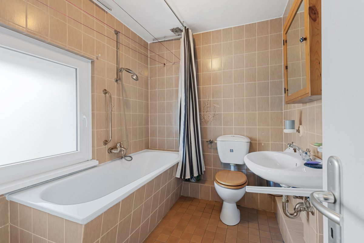 Immobilienangebot - Hamburg / Rahlstedt - Alle - Bezugsfrei ab 01.07.2026 ! Großzügiges Doppelreihenhaus mit 2 Einheiten in ruhiger Anliegerstraße !