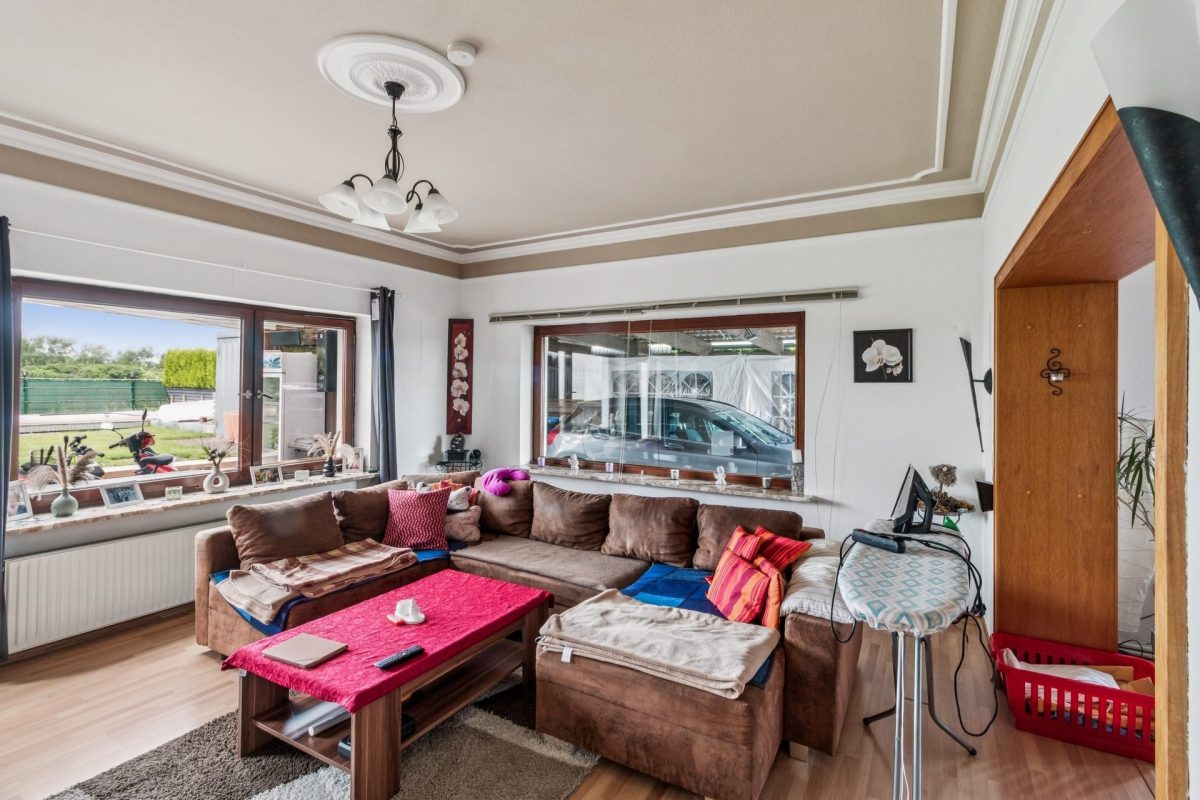 Immobilienangebot - Lüchow - Alle - Gepflegtes Zweifamilienhaus mit Garten, Dachterrasse und zwei separaten Eingängen
