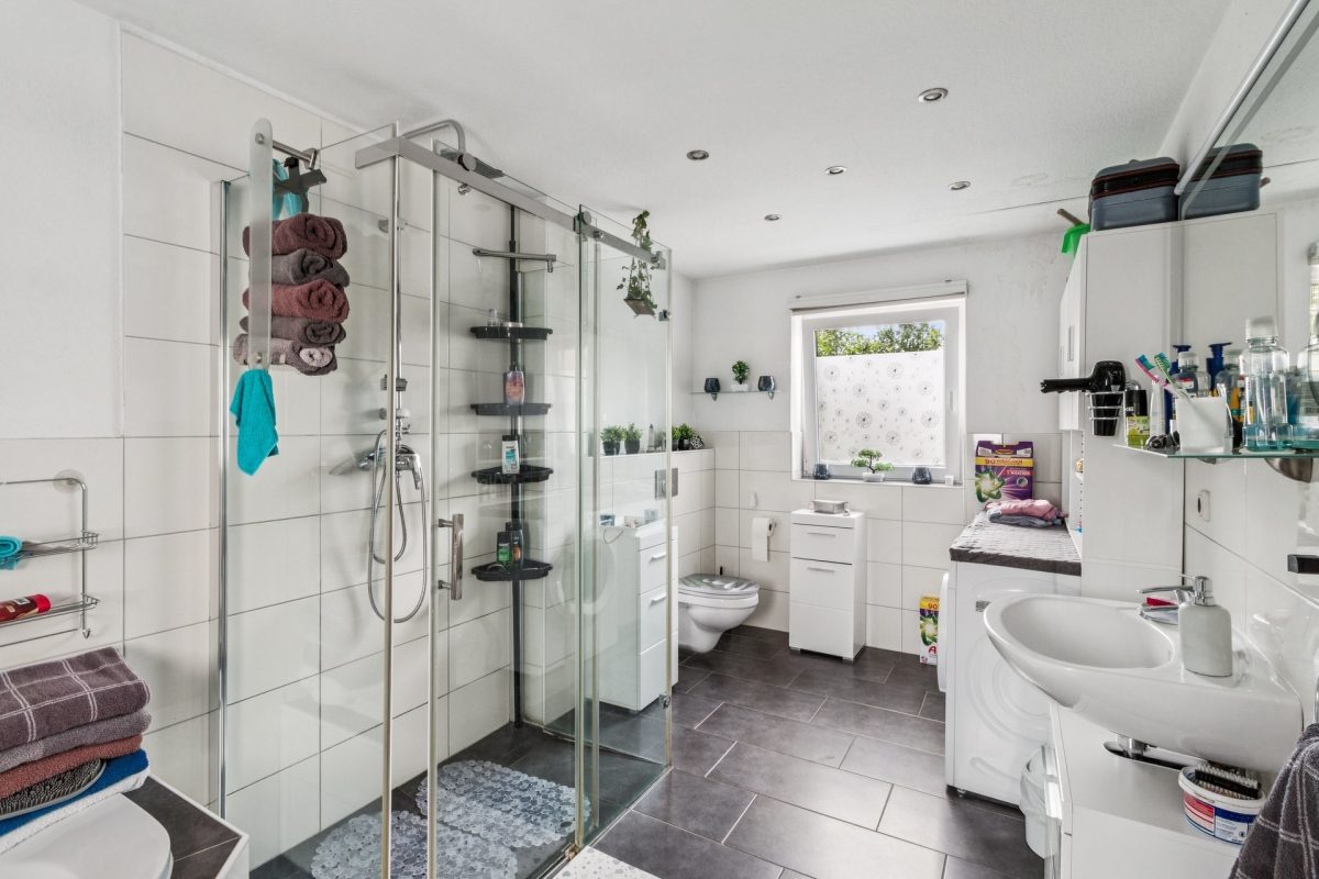 Immobilienangebot - Lüchow - Alle - Gepflegtes Zweifamilienhaus mit Garten, Dachterrasse und zwei separaten Eingängen