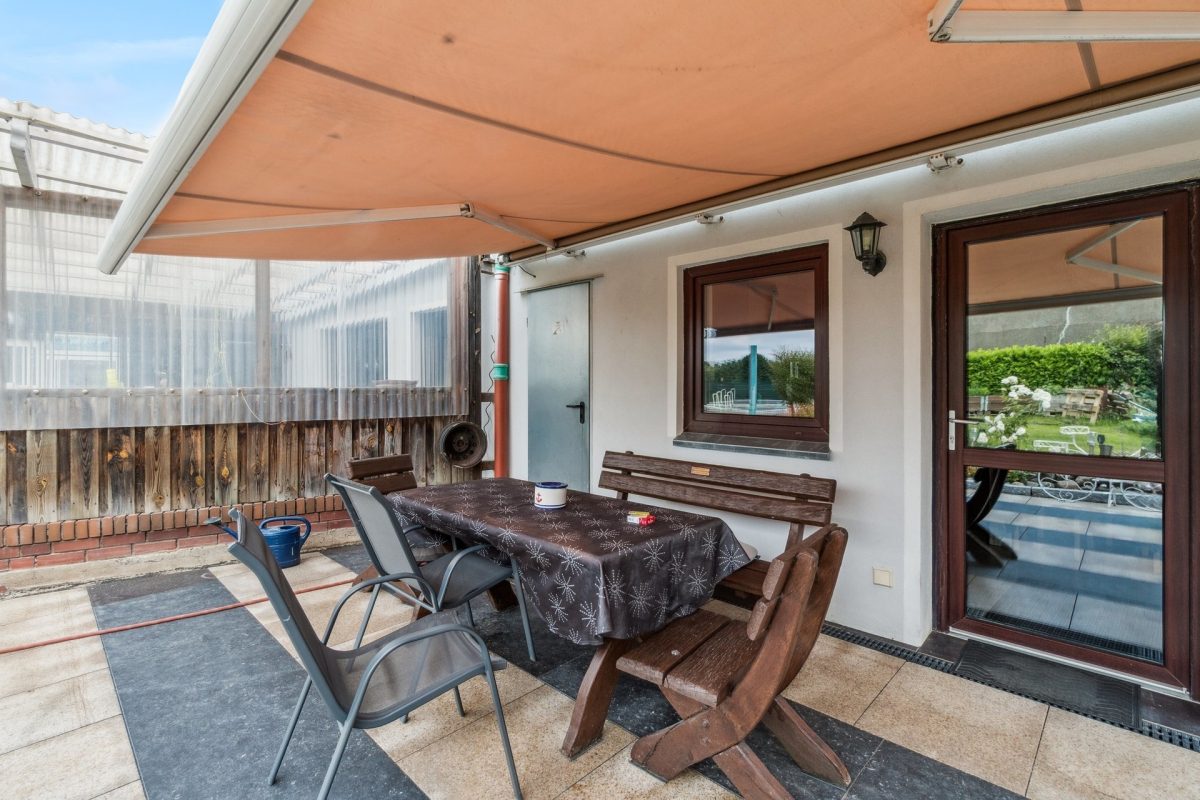 Immobilienangebot - Lüchow - Alle - Gepflegtes Zweifamilienhaus mit Garten, Dachterrasse und zwei separaten Eingängen