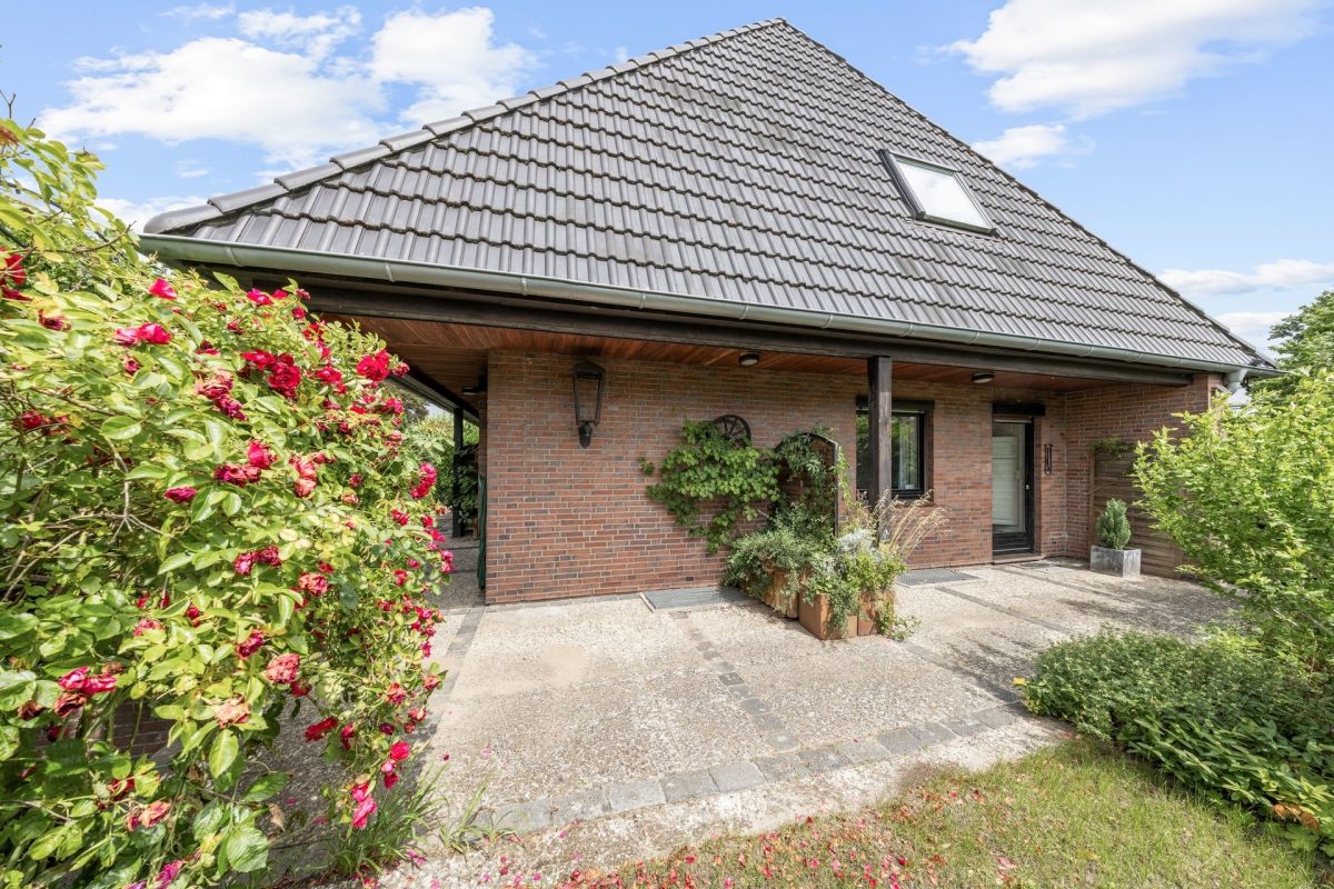 Immobilienangebot - Hamburg / Meiendorf - Alle - Haus mit 3 Wohneinheiten in ruhiger rückwärtiger Lage mit großem Garten