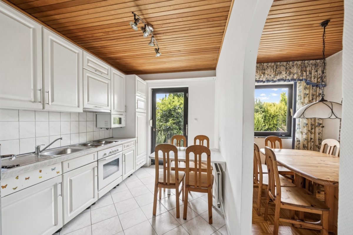 Immobilienangebot - Hamburg / Meiendorf - Alle - Haus mit 3 Wohneinheiten in ruhiger rückwärtiger Lage mit großem Garten
