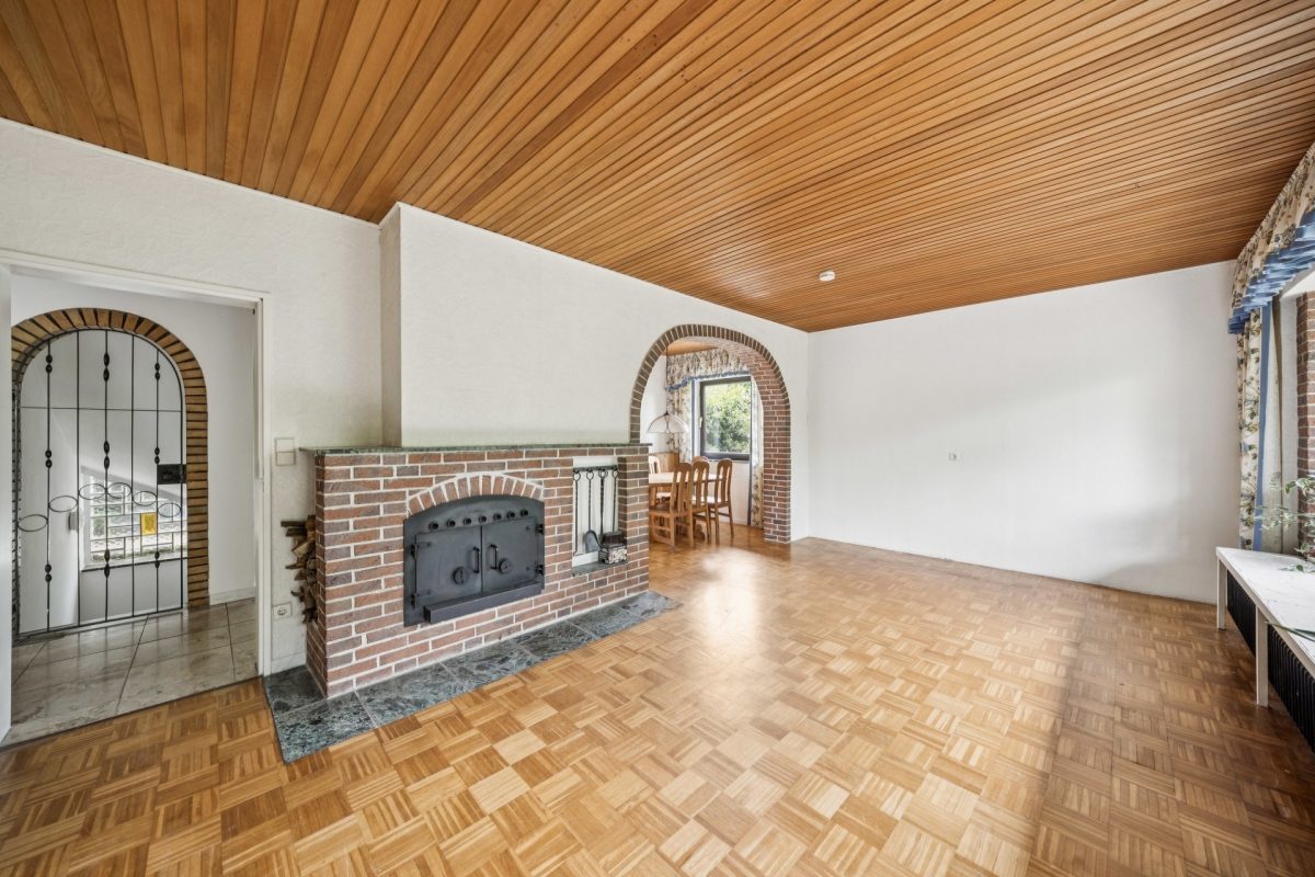 Immobilienangebot - Hamburg / Meiendorf - Alle - Haus mit 3 Wohneinheiten in ruhiger rückwärtiger Lage mit großem Garten