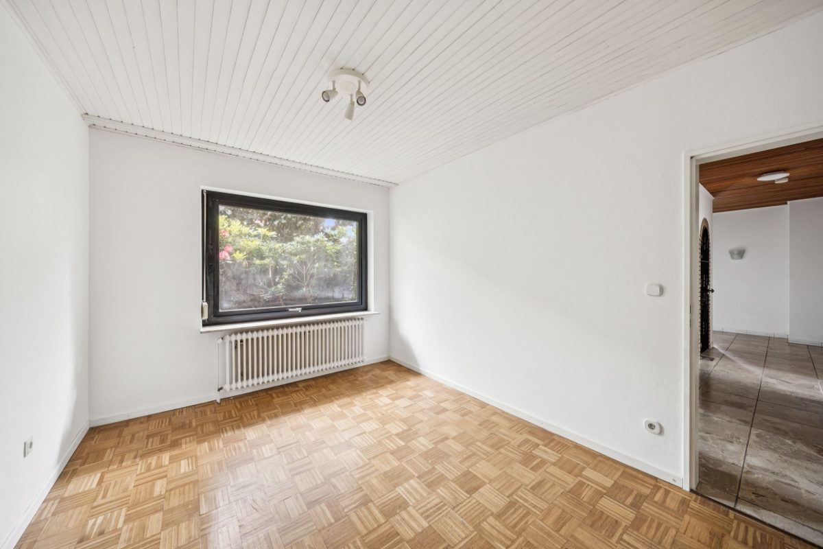 Immobilienangebot - Hamburg / Meiendorf - Alle - Haus mit 3 Wohneinheiten in ruhiger rückwärtiger Lage mit großem Garten