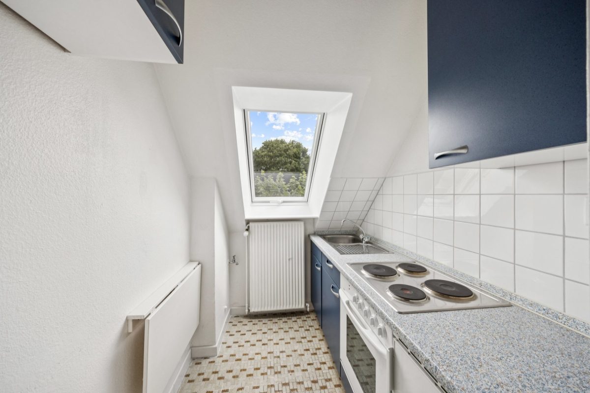 Immobilienangebot - Hamburg / Meiendorf - Alle - Haus mit 3 Wohneinheiten in ruhiger rückwärtiger Lage mit großem Garten