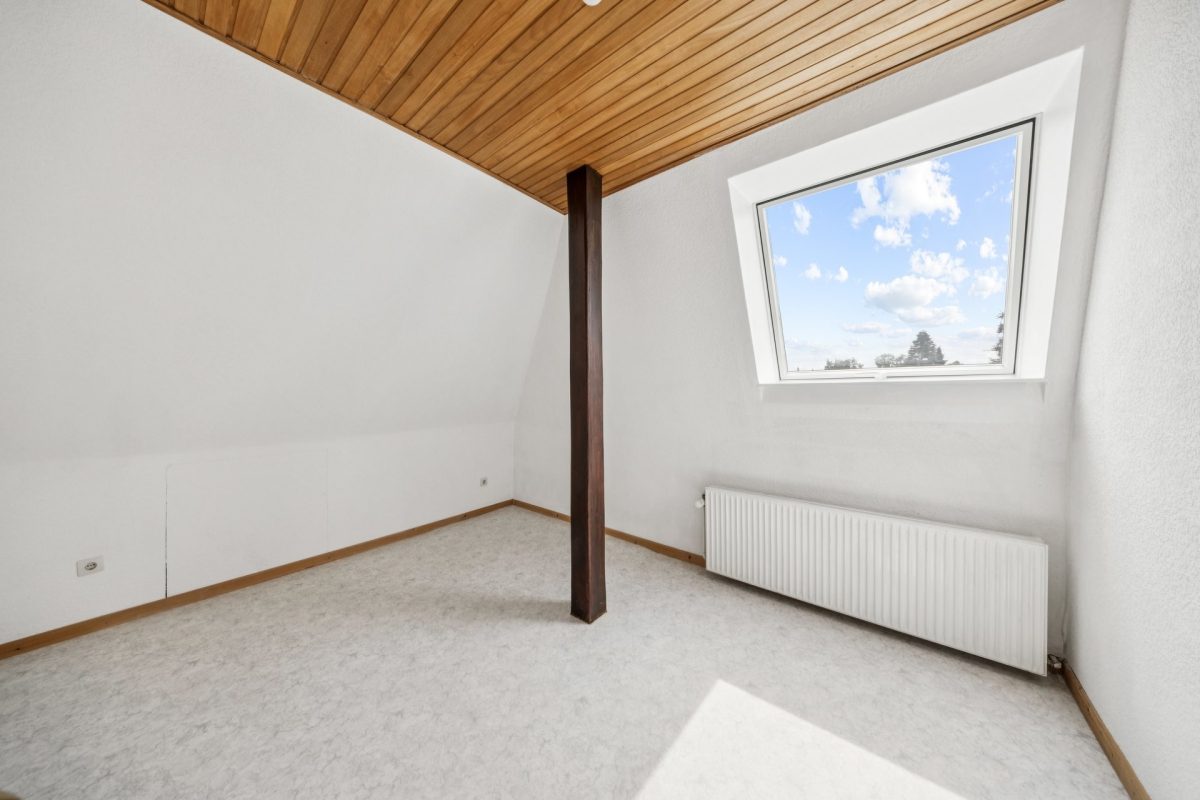 Immobilienangebot - Hamburg / Meiendorf - Alle - Haus mit 3 Wohneinheiten in ruhiger rückwärtiger Lage mit großem Garten