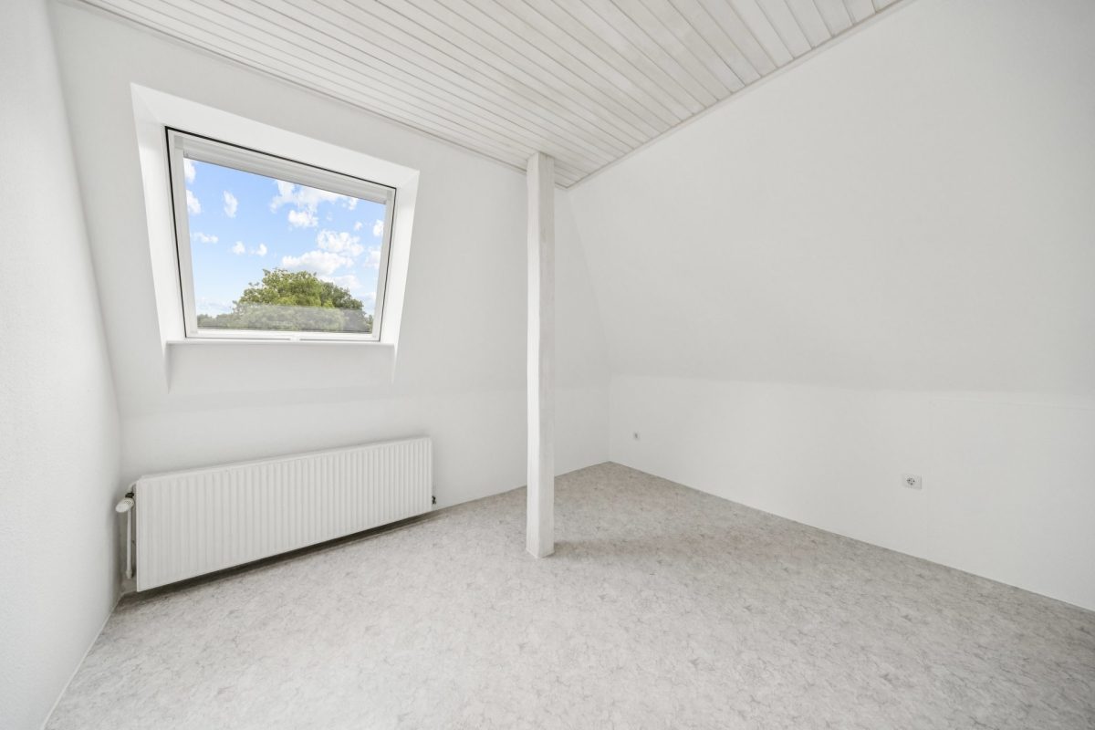 Immobilienangebot - Hamburg / Meiendorf - Alle - Haus mit 3 Wohneinheiten in ruhiger rückwärtiger Lage mit großem Garten