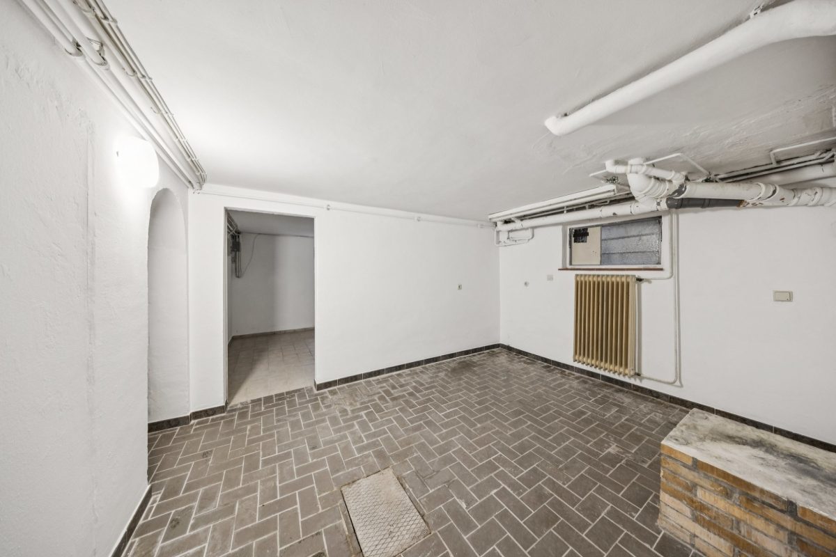 Immobilienangebot - Hamburg / Meiendorf - Alle - Haus mit 3 Wohneinheiten in ruhiger rückwärtiger Lage mit großem Garten