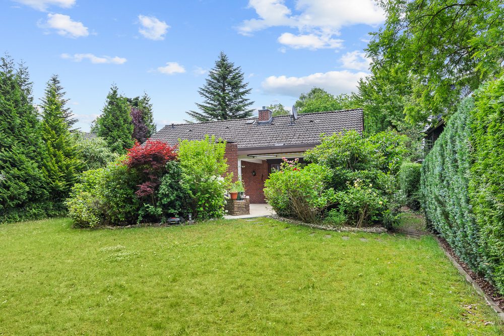 Immobilienangebot - Hamburg / Rahlstedt - Alle - Großzügiger Bungalow mit traumhaftem Garten, Garage und vielseitig nutzbarem Untergeschoss in ruhiger Lage