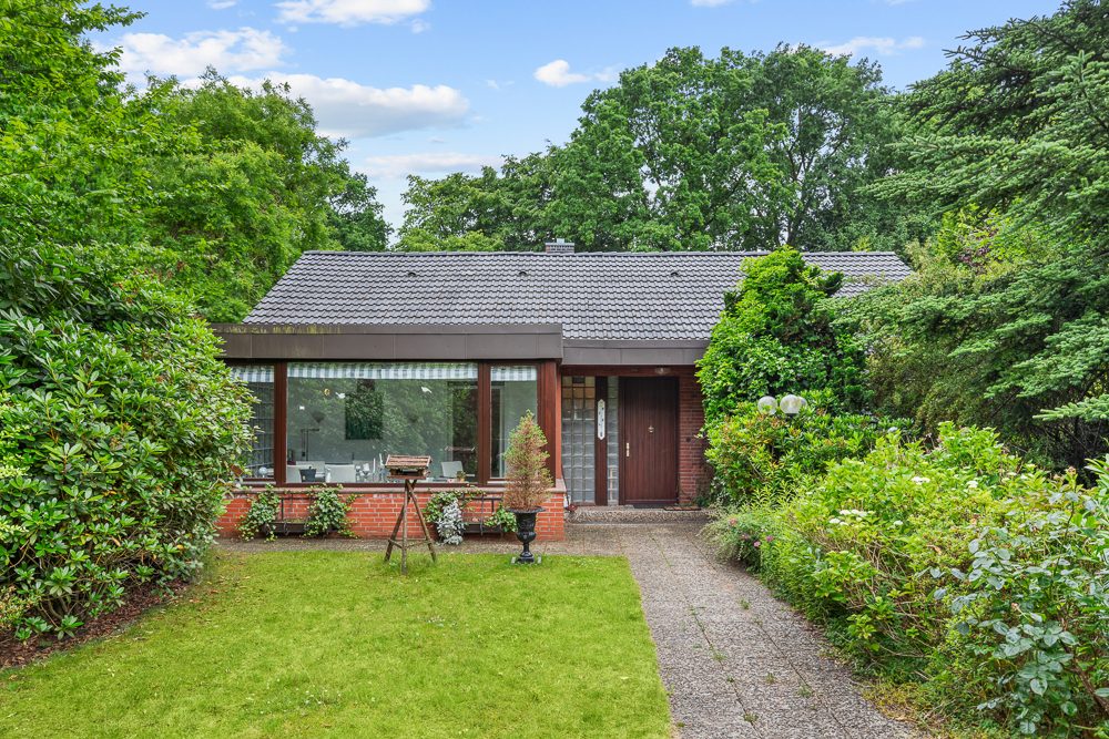 Immobilienangebot - Hamburg / Rahlstedt - Alle - Großzügiger Bungalow mit traumhaftem Garten, Garage und vielseitig nutzbarem Untergeschoss in ruhiger Lage