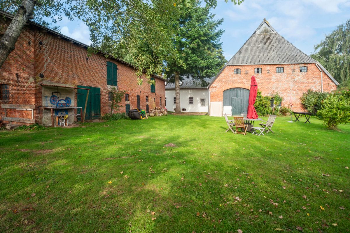 Immobilienangebot - Mehlbek - Alle - ----Alleinlage----
Resthof mit saniertem Wohnhaus