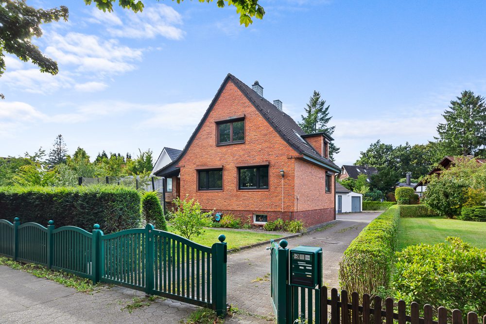 Immobilienangebot - Hamburg / Rahlstedt - Alle - Frei verfügbar ! Gepflegtes Einfamilienhaus mit Vollkeller und Nebengebäude & Garage für 2 Fahrzeuge