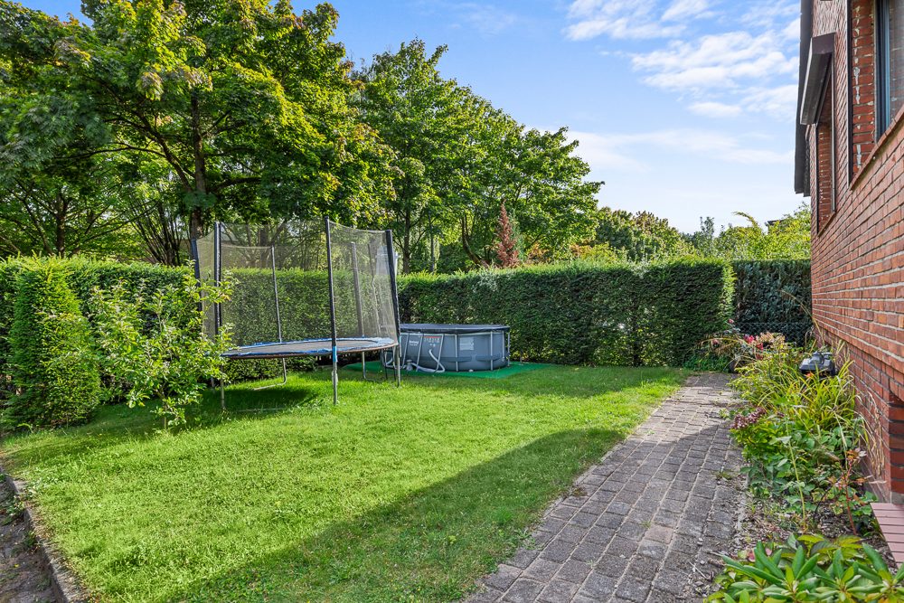 Immobilienangebot - Hamburg / Rahlstedt - Alle - Frei verfügbar ! Gepflegtes Einfamilienhaus mit Vollkeller und Nebengebäude & Garage für 2 Fahrzeuge