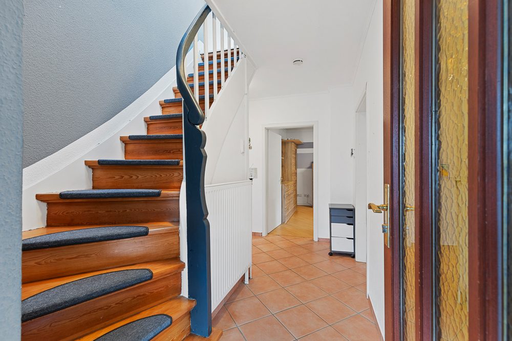 Immobilienangebot - Hamburg / Rahlstedt - Alle - Frei verfügbar ! Gepflegtes Einfamilienhaus mit Vollkeller und Nebengebäude & Garage für 2 Fahrzeuge