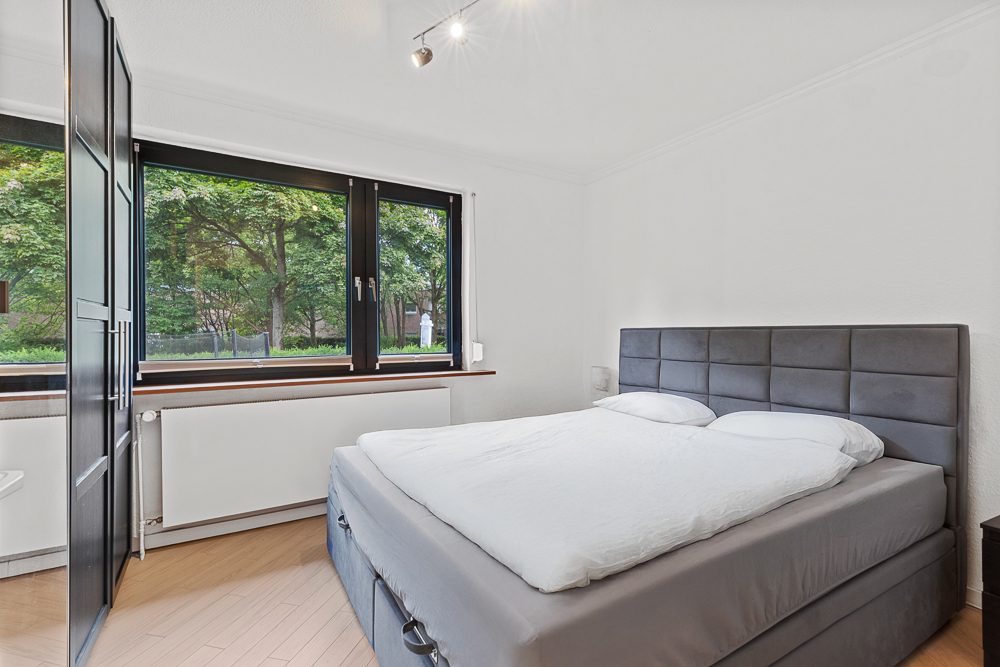 Immobilienangebot - Hamburg / Rahlstedt - Alle - Frei verfügbar ! Gepflegtes Einfamilienhaus mit Vollkeller und Nebengebäude & Garage für 2 Fahrzeuge