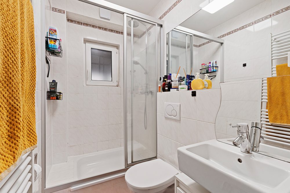 Immobilienangebot - Hamburg / Rahlstedt - Alle - Frei verfügbar ! Gepflegtes Einfamilienhaus mit Vollkeller und Nebengebäude & Garage für 2 Fahrzeuge