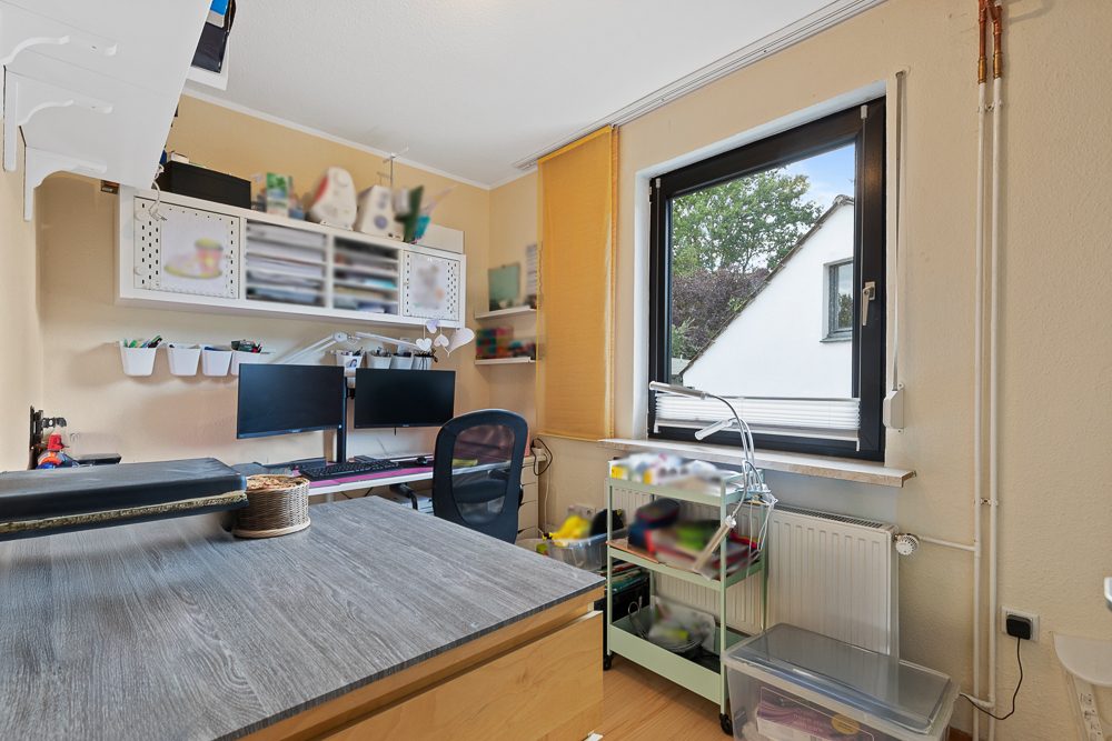 Immobilienangebot - Hamburg / Rahlstedt - Alle - Frei verfügbar ! Gepflegtes Einfamilienhaus mit Vollkeller und Nebengebäude & Garage für 2 Fahrzeuge