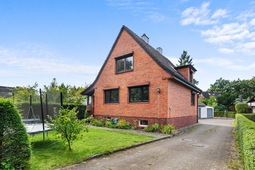 Immobilienangebot - Hamburg / Rahlstedt - Alle - Frei verfügbar ! Gepflegtes Einfamilienhaus mit Vollkeller und Nebengebäude & Garage für 2 Fahrzeuge