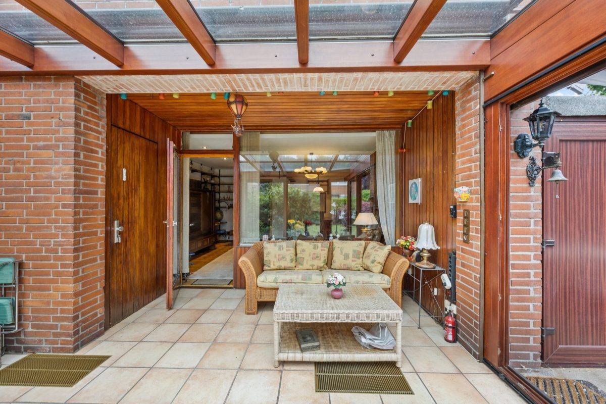 Immobilienangebot - Hamburg / Rahlstedt - Alle - Attraktive Lage: Reihenendhaus mit großem Wintergarten sowie Vollkeller und Garage