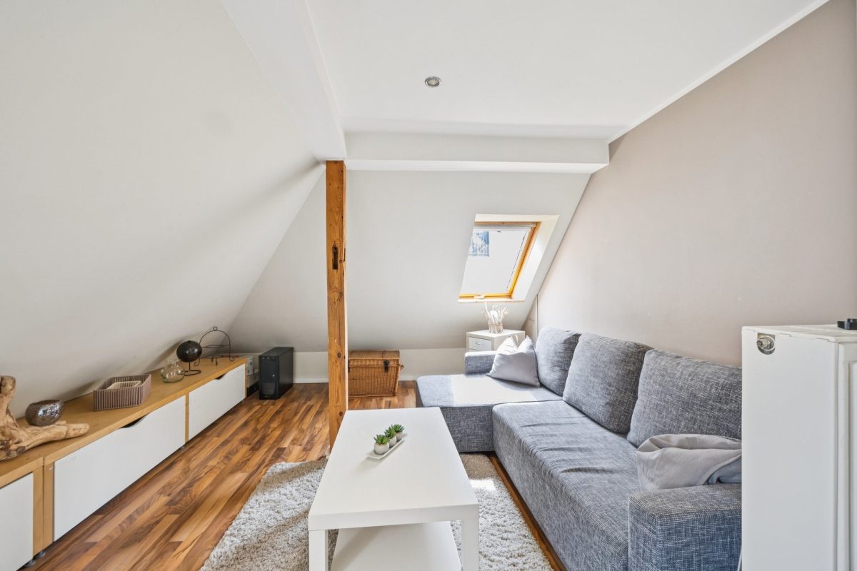 Immobilienangebot - Hamburg / Meiendorf - Alle - Wohnen und Arbeiten: Zwei Häuser auf einem Grundstück oder alternativ gute Bebauungsmöglichkeit
