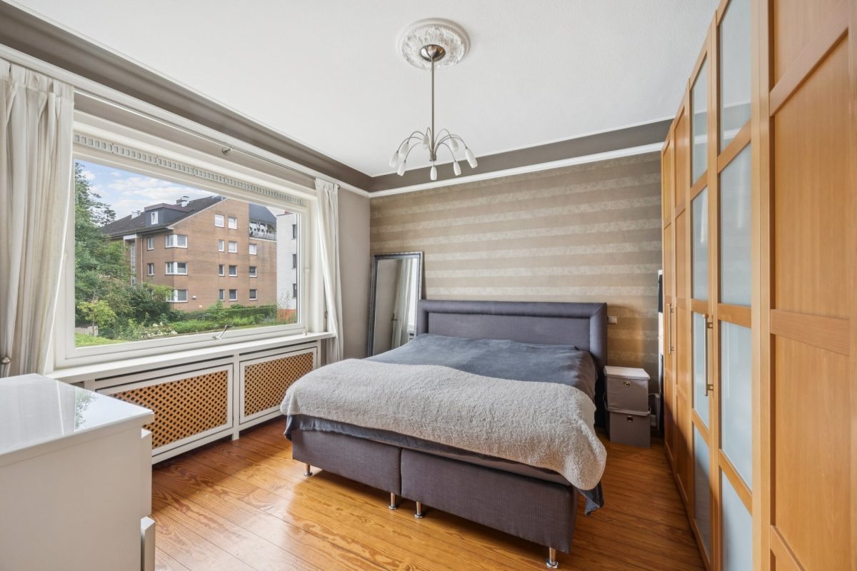 Immobilienangebot - Hamburg / Meiendorf - Alle - Wohnen und Arbeiten: Zwei Häuser auf einem Grundstück oder alternativ gute Bebauungsmöglichkeit