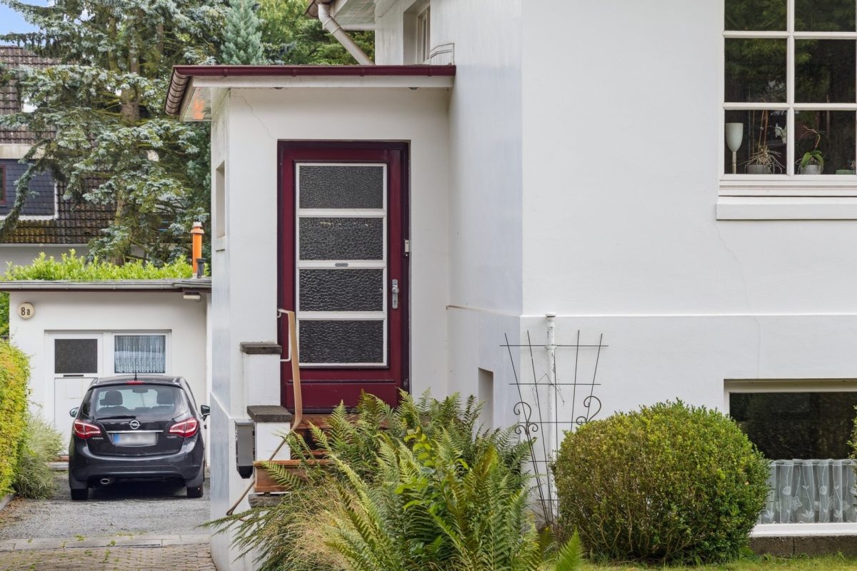 Immobilienangebot - Hamburg / Meiendorf - Alle - Wohnen und Arbeiten: Zwei Häuser auf einem Grundstück oder alternativ gute Bebauungsmöglichkeit