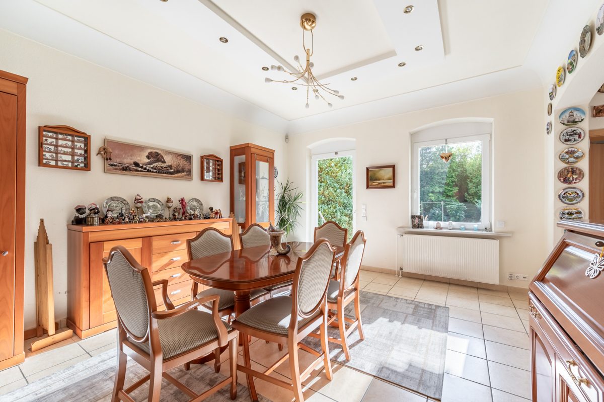 Immobilienangebot - Hamburg / Farmsen-Berne - Alle - Charmante Stadtvilla mit Vollkeller und großzügigem Süd-Grundstück in ruhiger Anwohnerstraße