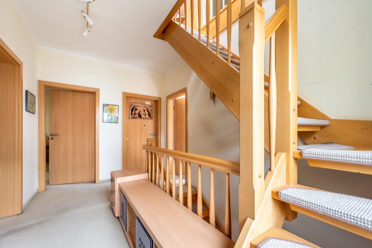 Immobilienangebot - Hamburg / Farmsen-Berne - Alle - Charmante Stadtvilla mit Vollkeller und großzügigem Süd-Grundstück in ruhiger Anwohnerstraße