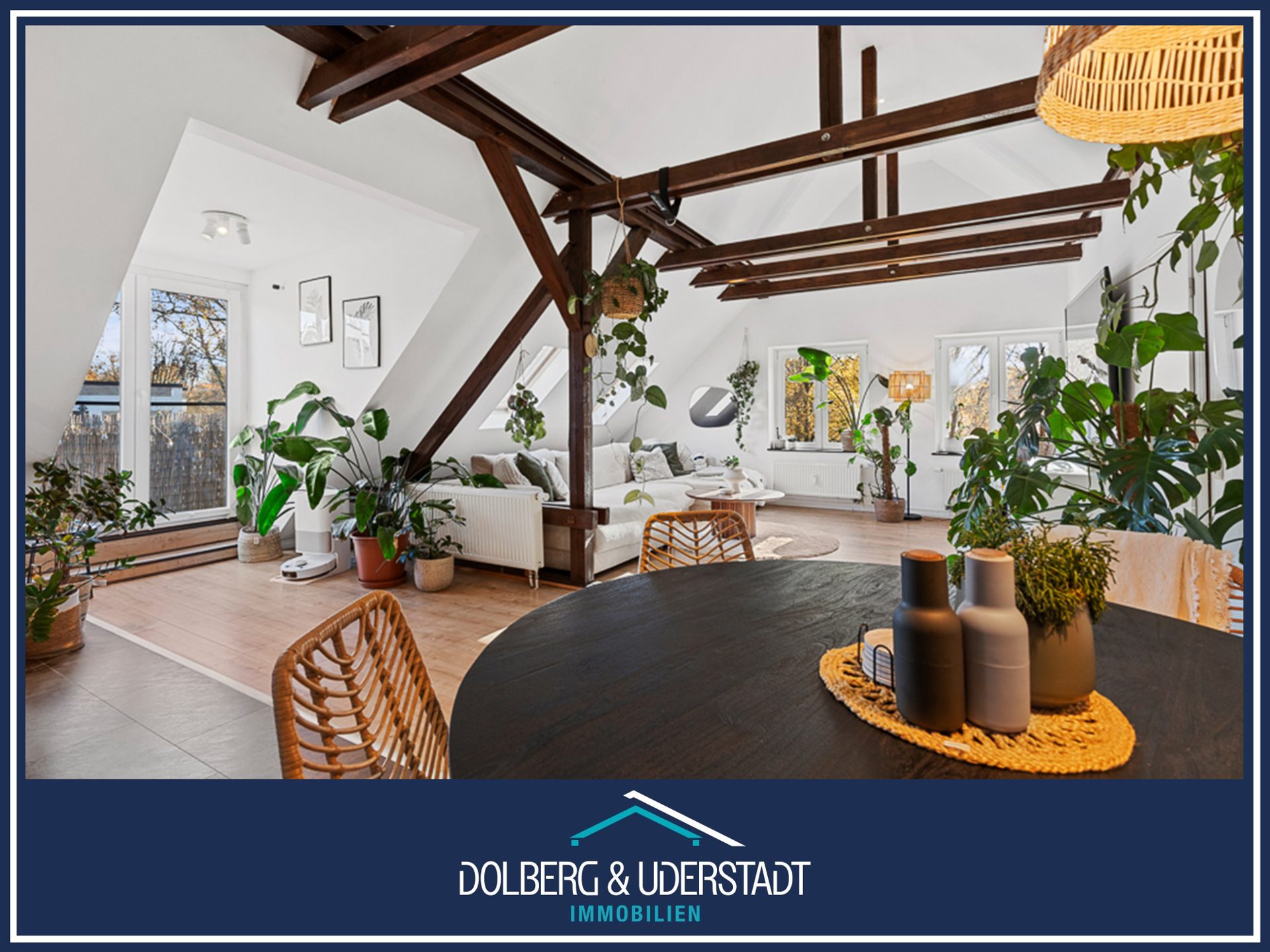 Immobilienangebot - Hamburg / Rahlstedt - Alle - Modernisierte Traumwohnung im Dachgeschoss mit 4,5 Zimmern, Balkon und eigener Garage