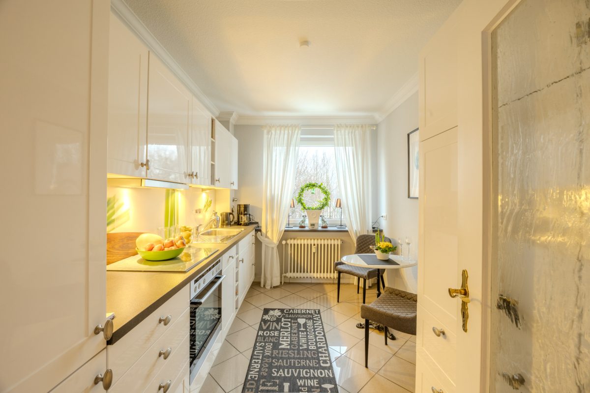 Immobilienangebot - Hamburg / Rahlstedt - Alle - Gepflegte Eigentumswohnung mit 3 -Zimmern und großem Balkon sowie Carport in guter Lage