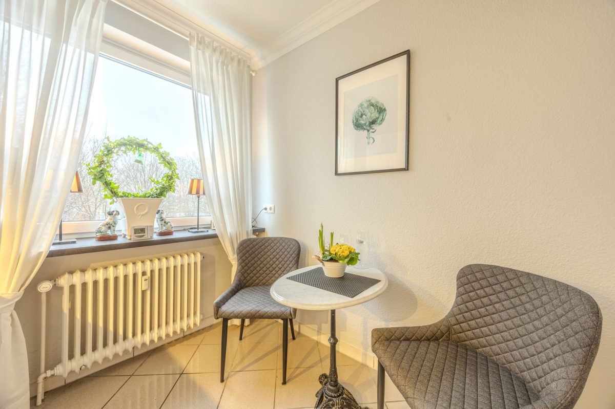 Immobilienangebot - Hamburg / Rahlstedt - Alle - Gepflegte Eigentumswohnung mit 3 -Zimmern und großem Balkon sowie Carport in guter Lage