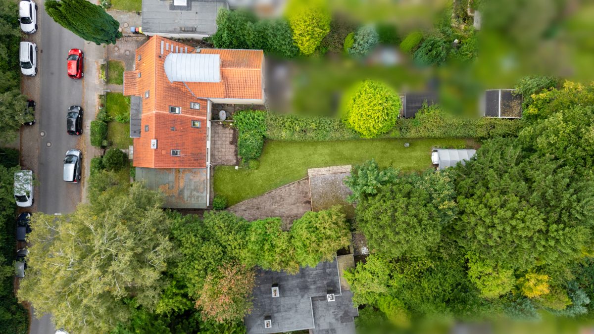 Immobilienangebot - Hamburg / Rahlstedt - Alle - Sanierungsbedürftige Doppelhaushälfte mit großzügigem Grundstück und Doppelgarage in HH-Rahlstedt