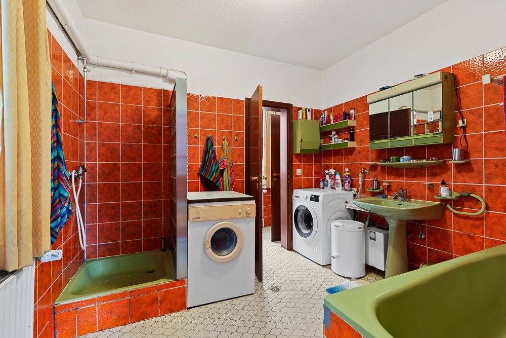Immobilienangebot - Hamburg / Rahlstedt - Alle - Sanierungsbedürftige Doppelhaushälfte mit großzügigem Grundstück und Doppelgarage in HH-Rahlstedt
