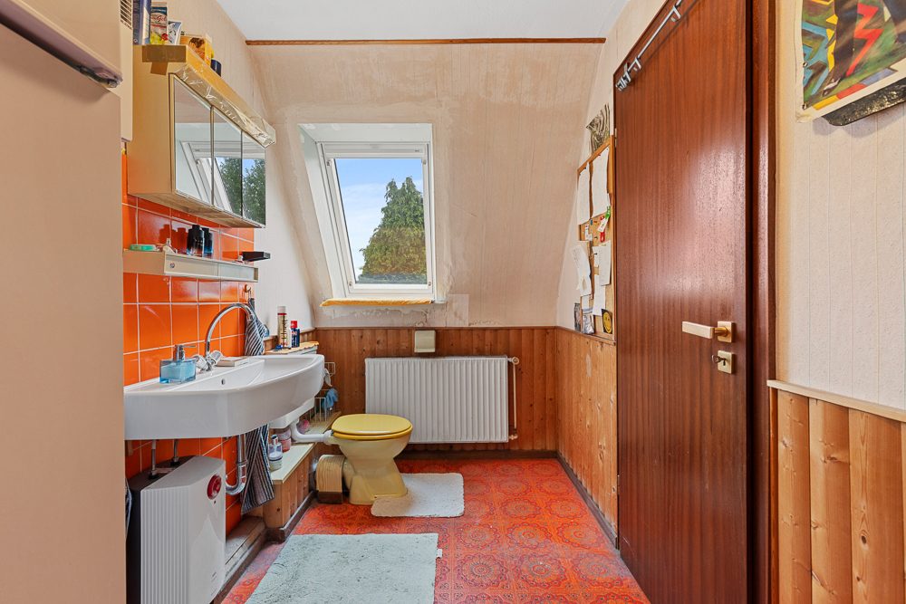 Immobilienangebot - Hamburg / Rahlstedt - Alle - Sanierungsbedürftige Doppelhaushälfte mit großzügigem Grundstück und Doppelgarage in HH-Rahlstedt